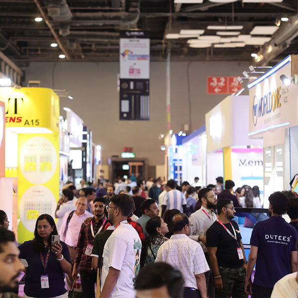 crowd at gifts world expo delhi show floor