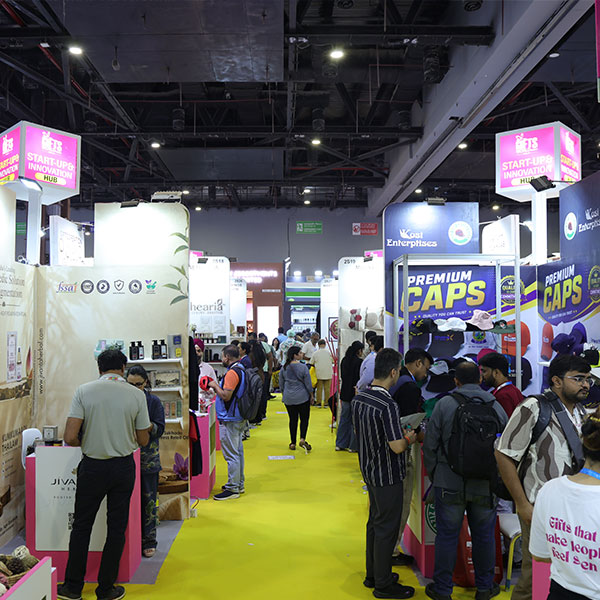 crowd at gifts world expo delhi show floor
